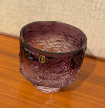 Load image into Gallery viewer, Large purple glass bowl / vase by Kaj Blomqvist for Kumela Riihimäki, Finland