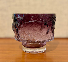 Load image into Gallery viewer, Large purple glass bowl / vase by Kaj Blomqvist for Kumela Riihimäki, Finland