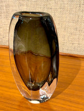 Load image into Gallery viewer, Sommerso glass vase by Nils Landberg for Orrefors, Sweden