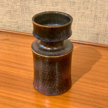 Load image into Gallery viewer, Unique vase (circa 1968) by Stig Lindberg