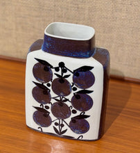 Load image into Gallery viewer, Tenera vase by Grete Helland-Hansen for Royal Copenhagen