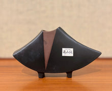 Load image into Gallery viewer, Black and tan modernist Japanese Ikebana vessel