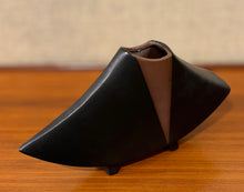Load image into Gallery viewer, Black and tan modernist Japanese Ikebana vessel