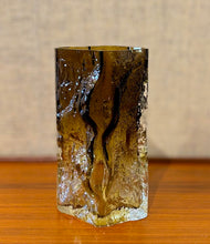 Load image into Gallery viewer, Glass vase by Kaj Blomqvist for Kumela Riihimäki, Finland