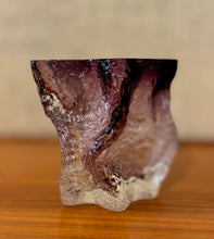 Load image into Gallery viewer, Glass vase in purple by Kaj Blomqvist for Kumela Riihimäki, Finland