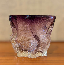 Load image into Gallery viewer, Glass vase in purple by Kaj Blomqvist for Kumela Riihimäki, Finland