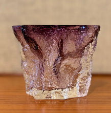 Load image into Gallery viewer, Glass vase in purple by Kaj Blomqvist for Kumela Riihimäki, Finland