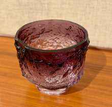 Load image into Gallery viewer, Large purple glass bowl / vase by Kaj Blomqvist for Kumela Riihimäki, Finland