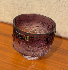 Large purple glass bowl / vase by Kaj Blomqvist for Kumela Riihimäki, Finland