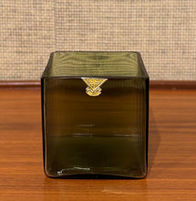Load image into Gallery viewer, Low Isi (Ice) vase by Lennart Andersson for Gullaskruf