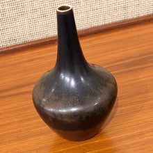 Load image into Gallery viewer, NSQ vase by Gunnar Nylund for Rörstrand