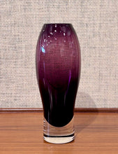 Load image into Gallery viewer, Nimipäivä purple glass vase by Aimo Okkolin for Riihimäen Lasi Oy, Finland