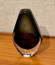 Load image into Gallery viewer, Sommerso glass vase by Nils Landberg for Orrefors, Sweden