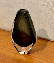 Load image into Gallery viewer, Sommerso glass vase by Nils Landberg for Orrefors, Sweden