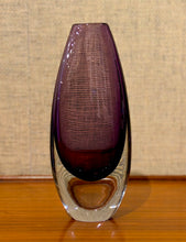 Load image into Gallery viewer, Purple glass vase by Gunnar Nylund for Strömbergshyttan