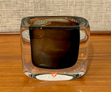 Load image into Gallery viewer, Sommerso low glass vase by Nils Landberg for Orrefors, Sweden