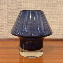 Load image into Gallery viewer, Stromboli glass vase by Aimo Okkolin for Riihimäen Lasi Oy, Finland
