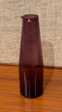 Load image into Gallery viewer, Purple glass i-403 carafe by Timo Sarpaneva for Iittala, Finland