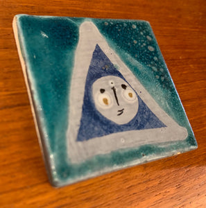 Small tile (Blue face 1) by Roger Capron
