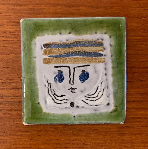 Small tile (Green face) by Roger Capron