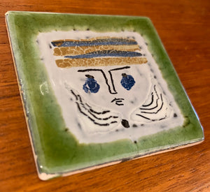 Small tile (Green face) by Roger Capron