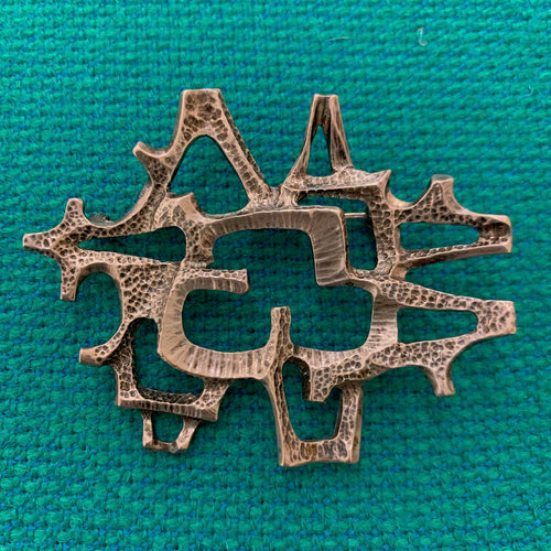 Abstract brooch in sterling silver by Else & Paul Hughes, Norway